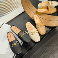 Sandales plates d'été Offre Spéciale pour femmes Magnifiques mules de plage pour femmes avec chaînes métalliques fantaisie pour pantoufles