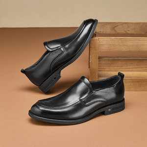 Une paire de chaussures décontractées en cuir avec talon. Chaussures habillées en cuir véritable pour hommes. Semelle souple. Cuir de vachette de première qualité. - Product Image 3