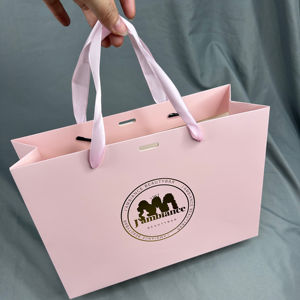Sacs shopping en papier recyclables de luxe rose clair avec poignée, pour emballage de maquillage, cosmétiques et cadeaux, vente en gros, marque privée - Product Image 1