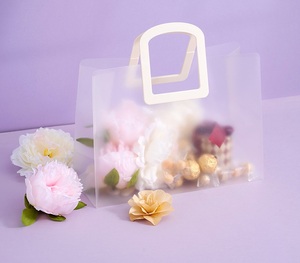 Sac à fleurs <span class=keywords><strong>transparent</strong></span> en PVC personnalisé avec logo, portable, pour boissons, cadeaux, shopping, en <span class=keywords><strong>plastique</strong></span> <span class=keywords><strong>transparent</strong></span> avec poignées - Product Image 3