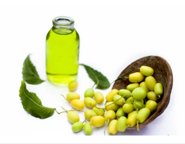 Un liquide mince, clair, jaune pâle à jaune