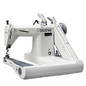 Máquina de Coser Industrial de Doble Cadena <span class=keywords><strong>Brother</strong></span> DA-927A de Segunda Mano con Alimentación de Doble Aguja Fuera del Brazo - Product Image 1