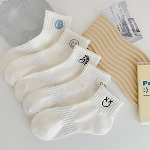 Calcetines personalizados <span class=keywords><strong>de</strong></span> media pantorrilla para mujer, estilo escolar, bonito bordado sonriente, compresión, logotipo transpirable en el cuerpo para <span class=keywords><strong>niñas</strong></span> - Product Image 5