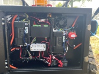 Tondeuse à gazon industrielle autotractée avec kit de mulching et télécommande