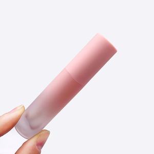 Tube de brillant à lèvres rond en plastique de haute qualité, vide, avec bouchon à vis, 3ml, 5ml, 8ml, personnalisable avec impression sérigraphique et marque privée - Product Image 6