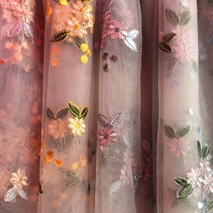 Tissu en dentelle brodée en maille, directement de l'usine, 100% polyester, respirant et léger, pour accessoires féminins - Product Image 2