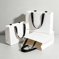 Sac fourre-tout cadeau en carton blanc mat de qualité supérieure, personnalisable avec impression sur mesure, pour anniversaires, banquets, vêtements, chaussures, emballages universels