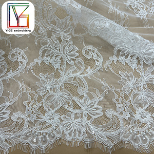 Tessuto in Pizzo Bianco <span class=keywords><strong>con</strong></span> Ricami, Perline e Paillettes, Pizzo Francese Chantilly <span class=keywords><strong>con</strong></span> Cordoncino per Abiti da Sposa - Product Image 3