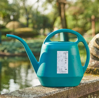 Arrosoir en plastique durable extra large de 4 L avec bec long pour l'utilisation domestique et le jardinage, idéal pour la plantation de fleurs et de légumes