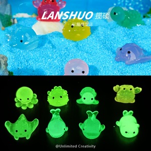 Figurines d'animaux marins créatives en résine phosphorescente pour studio DIY Rainbow Candy, formes de dessins animés, décoration artistique pour la maison, bijoux DIY - Product Image 1