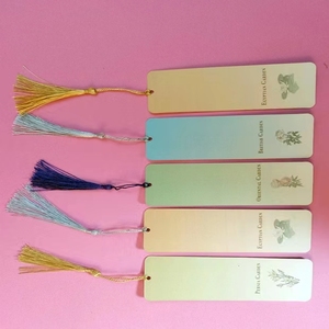 การ์ดภาพถ่ายเคลือบเงา/ด้าน พิมพ์ลายงานอีเว้นท์ Kpop คุณภาพสูง ขายส่ง พร้อมที่คั่นหนังสือแบบกำหนดเองสำหรับสะสม - Product Image 3