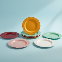 Assiettes en plastique jetables de luxe en dentelle pour les dîners d'anniversaire, les événements d'entreprise et la restauration