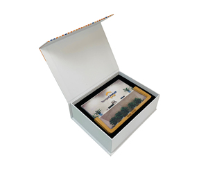 individuell bedruckte hölzerne platte mit rahmen handwerklich magnetische geschenkverpackung papierbox mit samt-schaum - Product Image 1