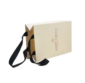 Bolsa de <span class=keywords><strong>Regalo</strong></span> de Cartón Blanco de Alta Gama con Logotipo Personalizado para Joyería <span class=keywords><strong>y</strong></span> Ropa, con Laminado Mate, Recubrimiento UV <span class=keywords><strong>y</strong></span> Esponja - Product Image 3