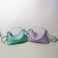 Sac à bandoulière en cuir véritable zippé, style Instagram, couleur bonbon, pour trajets quotidiens, simplicité urbaine, collection Printemps 2026, tendance et polyvalent