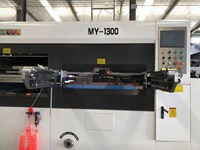Machine automatique de découpe et de rainage pour la fabrication de boîtes de papier en carton ondulé