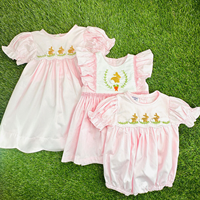 Ensemble assorti Pâques pour sœurs : Robe tissée à manches volantées pour tout-petits, Robe d'été pour enfants avec broderie mignonne lapin et carotte, Barboteuse bulle pour bébé