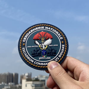 شارة PVC عالية الجودة مخصصة بشعار ثلاثي الأبعاد ناعم وقابل للغسل مع خطاف وحلقة للزي الرسمي والملابس والحقائب - Product Image 2