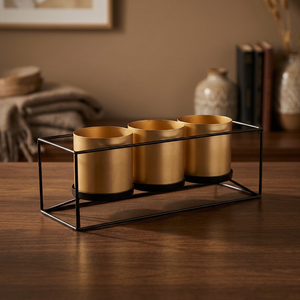 Maceta dorada de latón AK con soporte de marco negro para macetas de flores de mesa decorativas - Product Image 1