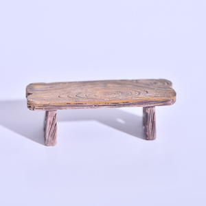Mini-banc en résine créative imitation bois pour décorations paysagères, petite chaise en bois réaliste, ornements de bureau, accessoires de bricolage - Product Image 1