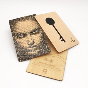 Impression et gravure laser personnalisées sur carte RFID en bois - Product Image 5