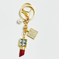 Porte-clés en métal pour femmes, pendentif bouteille de parfum et rouge à lèvres, breloque de sac en perles, logo personnalisé, vente en gros promotionnelle