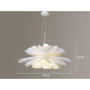 Lámpara de Techo Acrílica de Estilo Nórdico con Textura Cremosa, Altura Ajustable, Luces Colgantes en Forma de Pétalo Cálidas y Románticas para Dormitorio y Comedor - Product Image 1