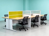 Bureau de direction minimaliste en L pour coworking, avec cloison, structure métallique, gestion des câbles, écologique et durable