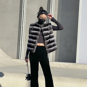 <span class=keywords><strong>Gilet</strong></span> en fausse <span class=keywords><strong>fourrure</strong></span> violet court et tendance pour femme – Collection automne-hiver, écologique et décontracté - Product Image 1