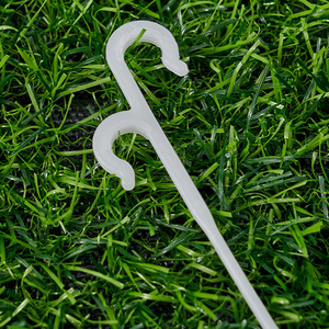 Clips de Plástico Blanco con Forma de J para Sujeción de Tomates y Uvas en Invernaderos - Product Image 4