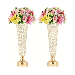 Candelabro de Hierro y Cristal Alto para Decoración de Mesa en Bodas y Eventos, con Baño de Oro - Product Image 1