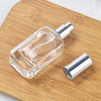Vente en gros de flacons de parfum en verre rectangulaires transparents de 30 ml avec bouchon argenté, emballés dans un carton imprimé