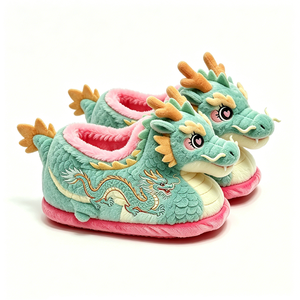 Pantoufles en peluche Dragon personnalisées unisexes doublées de polaire doux avec design brodé et semelle rose pour les enfants de 3 ans et plus - Product Image 6