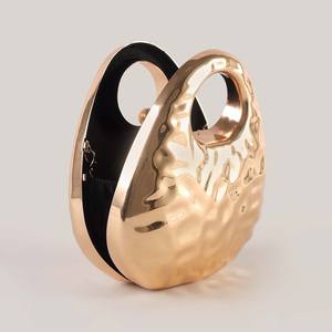 スタイリッシュなニューレディの豪華なメタリッククラッチイブニングバッグファッションクラシックカジュアルアイアンスタイリッシュな新しい楕円形の金属ハンドバッグ - Product Image 5