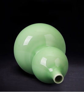 Venta al por mayor de jarrón de lujo ligero, jarrón de cerámica artístico para flores, vaso de porcelana en forma de calabaza celadón para decoración del hogar - Product Image 4