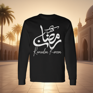 Camiseta de manga larga con caligrafía islámica árabe de Ramadán Kareem - Product Image 1