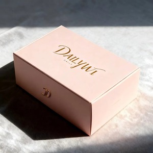 กล่องกระดาษลูกฟูกพับได้แบบพกพา พร้อมหูหิ้วสำหรับขนย้ายและจัดแสดงสินค้าอิเล็กทรอนิกส์หรือของขวัญ สามารถปรับแต่งได้ตามความต้องการ - Product Image 5