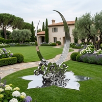 Escultura Decorativa de Acero Inoxidable Plateado para Exteriores, Diseño Artesanal, Personalizable, Ideal para Parques y Paisajes