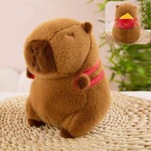Écharpe en tricot mignonne avec peluche Capybara - Animal en peluche brun moelleux (Kapybara) pour cadeaux sur le thème de l'hiver et compagnon - Product Image 4