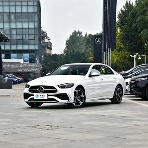 <span class=keywords><strong>Mercedes</strong></span>-Benz <span class=keywords><strong>Classe</strong></span> C Premium a Benzina, Lussuosa con Design Leggero per Spostamenti Professionali - Product Image 4