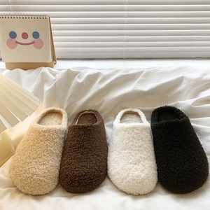 OEM/ODM Mules de Mujer de Felpa para Invierno, Suaves, con Diseño Bordado, Casuales, de Piel Sintética, Peludas, de Lana Sintética - Product Image 2