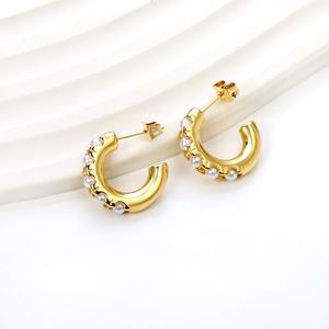 Exquisitos Pendientes de Aro en Forma de C con Incrustaciones de Perlas, de Acero Inoxidable Chapado en Oro de 18K, Resistentes al Agua, para Mujer, Venta al Por Mayor - Product Image 5