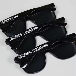 Черные солнцезащитные очки для холостяцкой вечеринки - Product Image 1