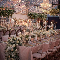 Chaises et table empilables en acier pour mariages en extérieur – Personnalisation pour hôtels et locations événementielles