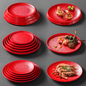Assiette ronde en mélamine rouge unie pour steak et côtes, idéale pour restaurants, événements et repas d'hôtel - Product Image 1