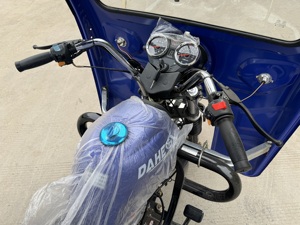 Venta Caliente de Fábrica: Motocicleta de Tres Ruedas con Toldo, 200CC, para Carga y Pasajeros, Motor de Gasolina, Triciclo Motorizado para Adultos - Product Image 5