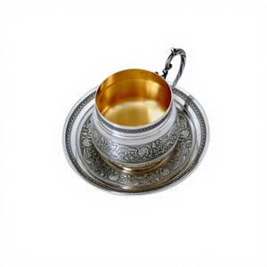 Tasse et soucoupe à thé en aluminium avec motif en relief, faites à la main, taille et forme personnalisées, ensemble tasse et soucoupe à prix abordable - Product Image 1