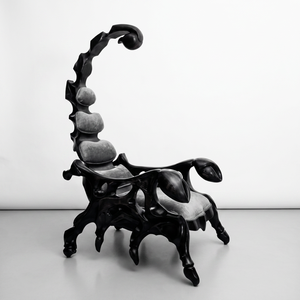 Sillón Antiguo Scorpion de Madera Maciza, Sillón Acolchado con Brazos Decorativos para Sala de Estar - Product Image 3
