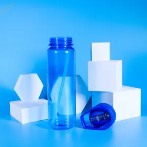 Botella de agua de plástico con logotipo personalizado 0,7 botellas de agua de alto valor botella de bebida deportiva portátil transparente de plástico con tapa