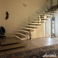 Escalier flottant cantilever robuste avec plaque d'acier pré-encrée, marches en bois dur et balustrade en verre feuilleté